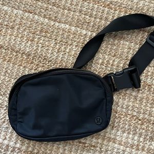 Lululemon everywhere belt bag 1L